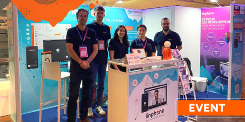 Une photo des équipes Linphone sur leur stand lors de l'Open Source Experience 2025.